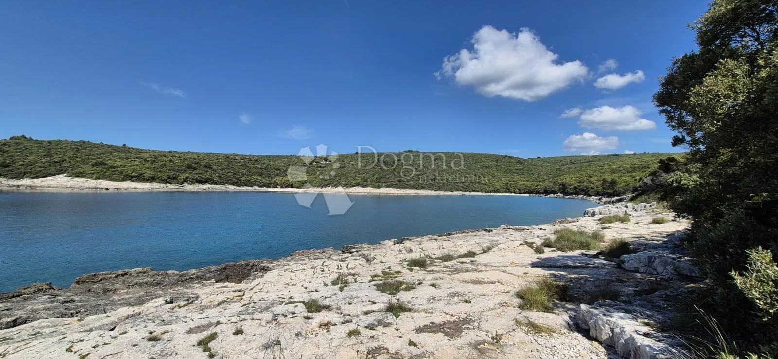 poljoprivredno zemljište s pogledom na more - 250 m od plaže - slika 16