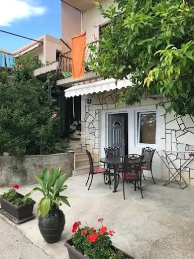 apartmanska kuća 200 m od mora - slika 4