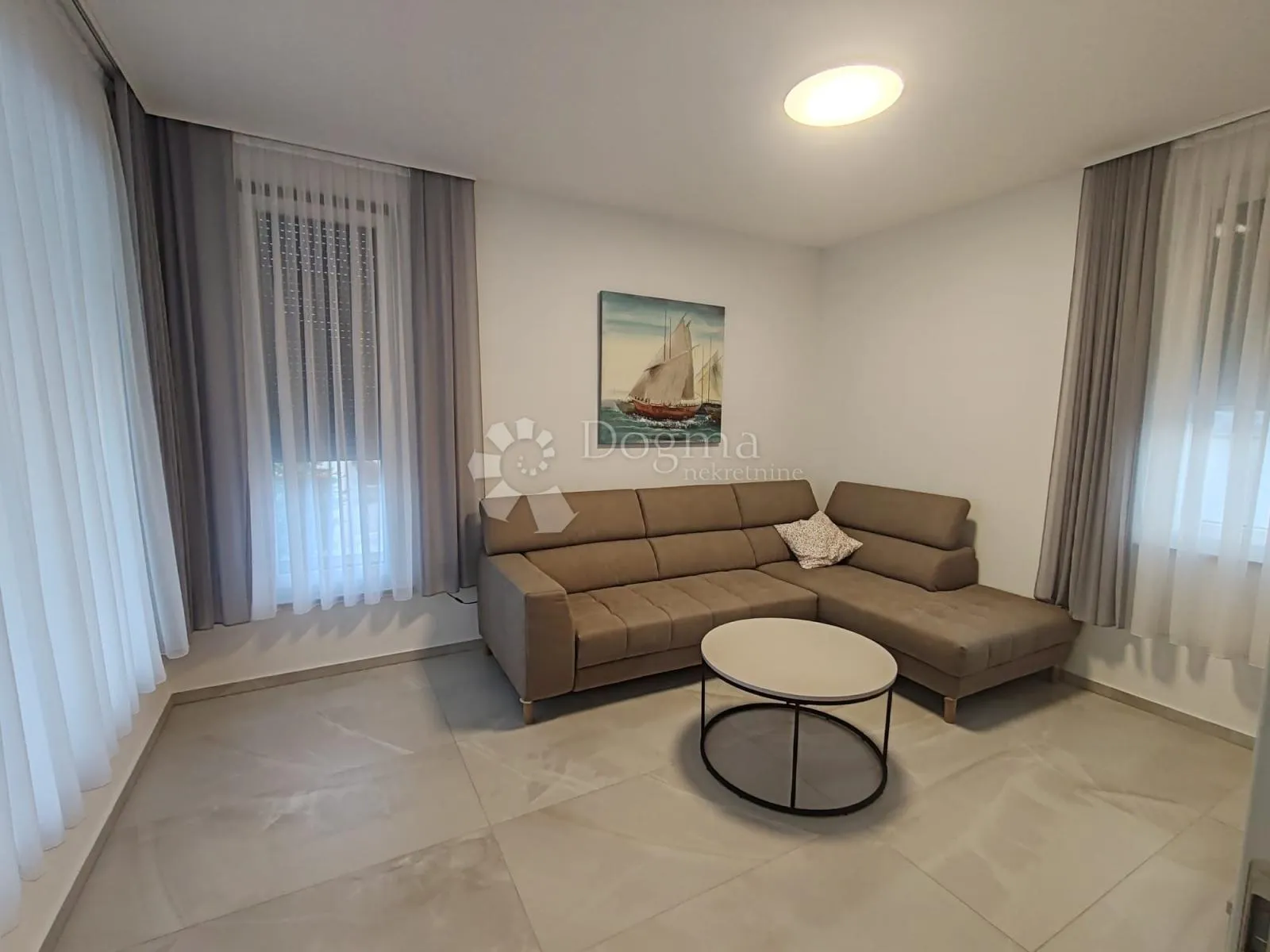 vodice - prekrasna novoizgrađena kuća s garažom i dvorištem - slika 24