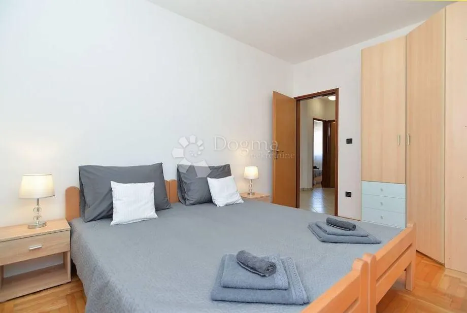 apartmanska kuća visokog potencijala 2 km od mora! - slika 7