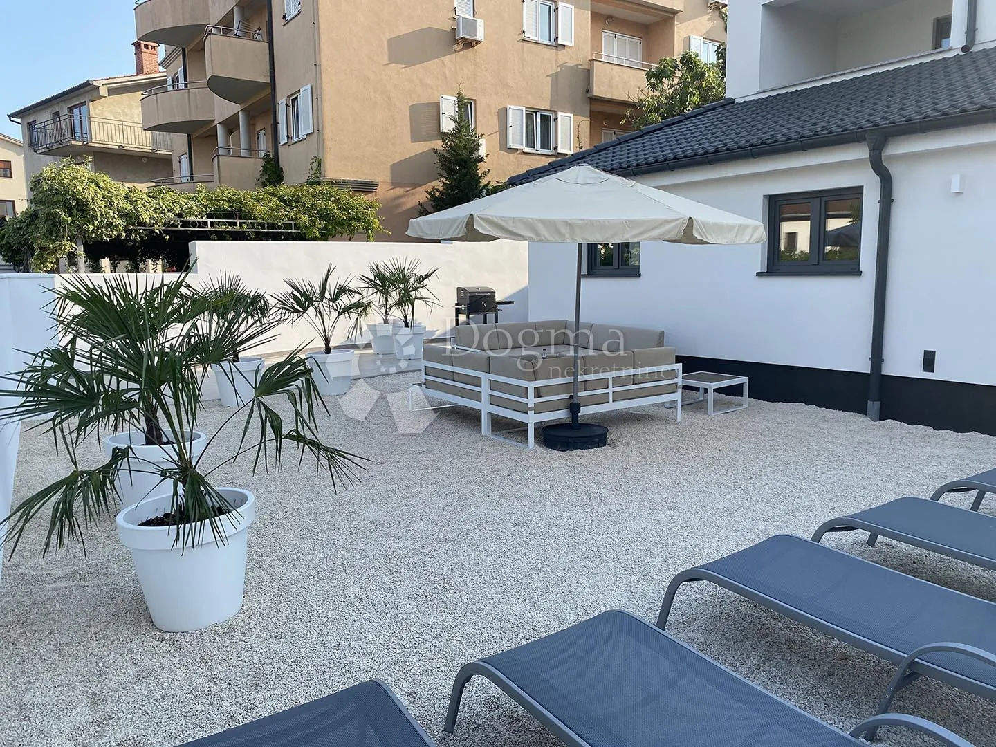 premantura - kuća sa 3 luksuzna apartmana i pogledom na more - slika 2