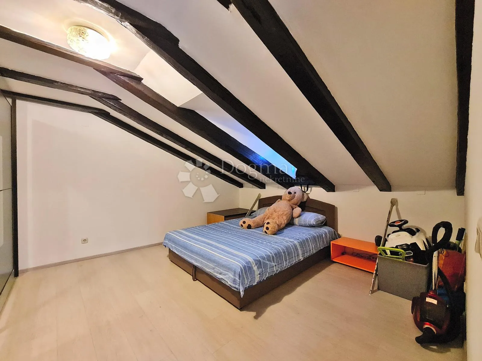 tri apartmana u srcu grada - slika 15