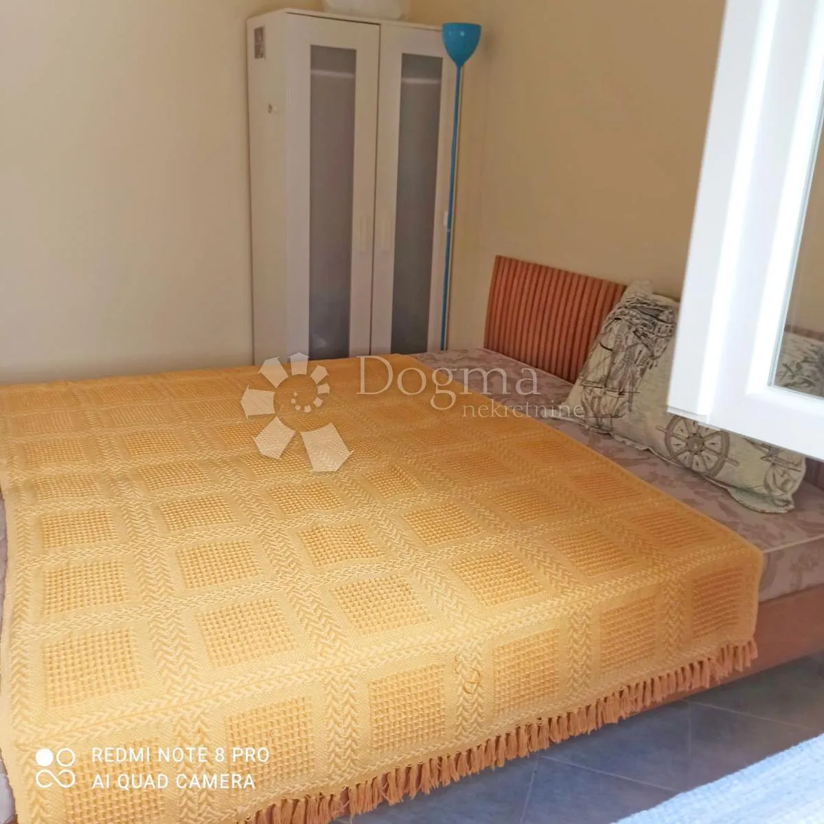 prodaja kuće 80m od mora, 6 apartmana - slika 24