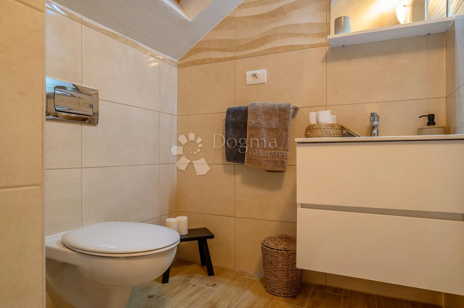 prekrasna vila s bazenom - slika 7