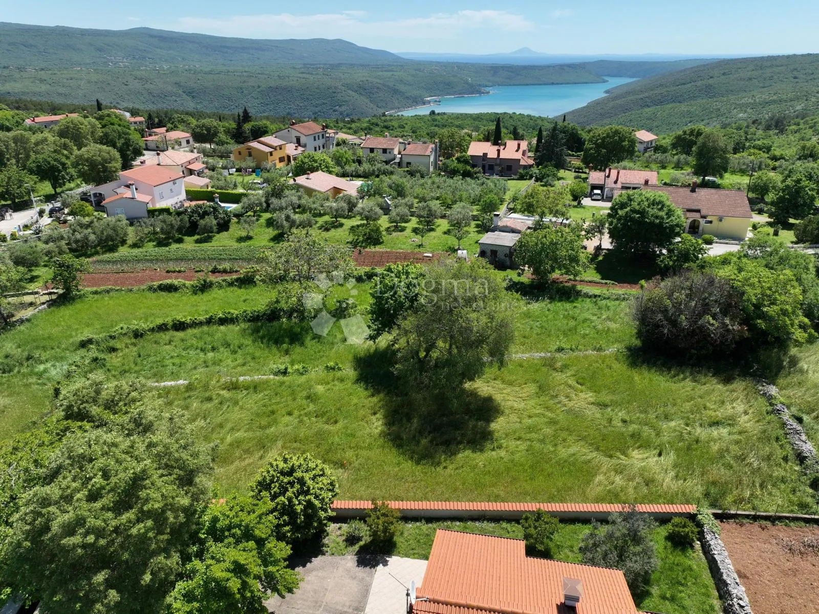 impozantna kamena kuća za adaptaciju - slika 29