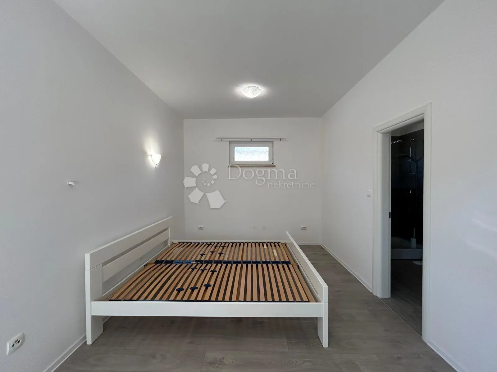 stan 127m2 + terasa 20m2 + vrt + parking - slika 10