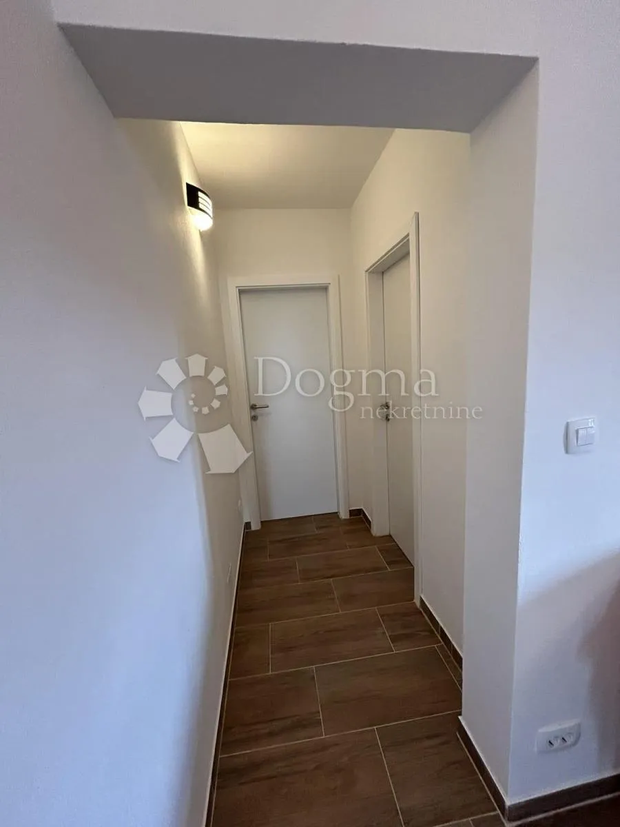 prilika!! kuća 3 stambene jedinice - marčana - slika 23