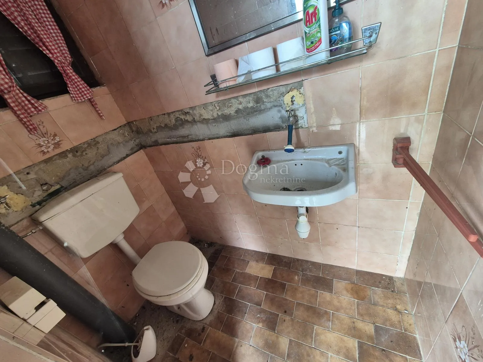 vikendica sa započetom adaptacijom nadomak centra krapine! - slika 15