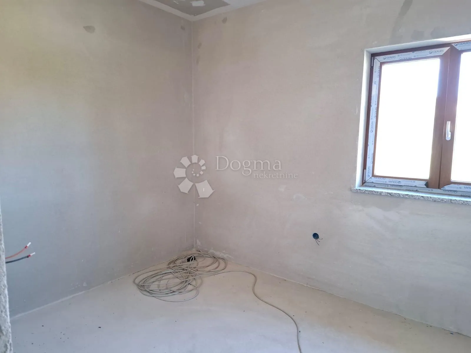 villa u rovinjskom selu, roh bau 550 m2, sa građevinskom okućnicom - slika 32