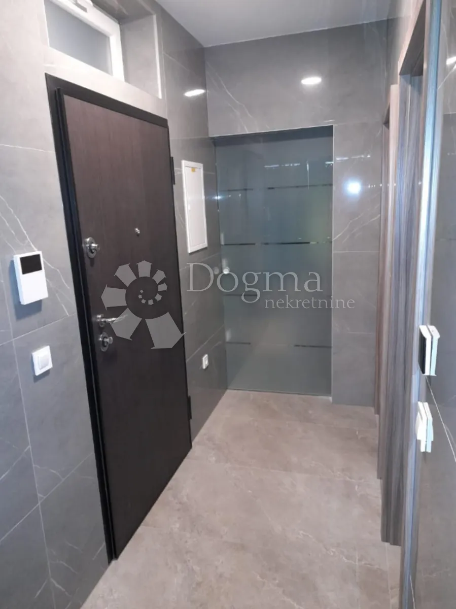 ekskluzivan stan u samom centru ivanca – vrhunski dizajn, pogled na ivančicu - slika 8