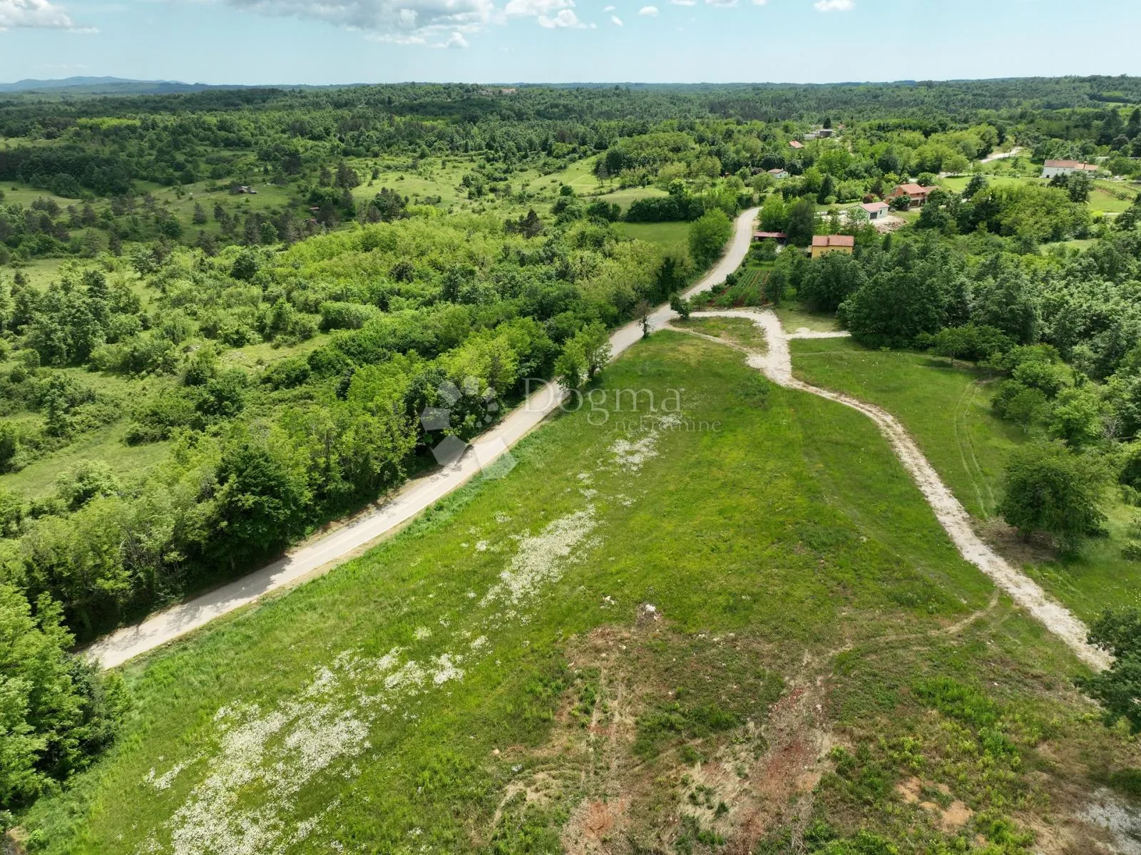 veliko građevinsko zemljište na osami - slika 2
