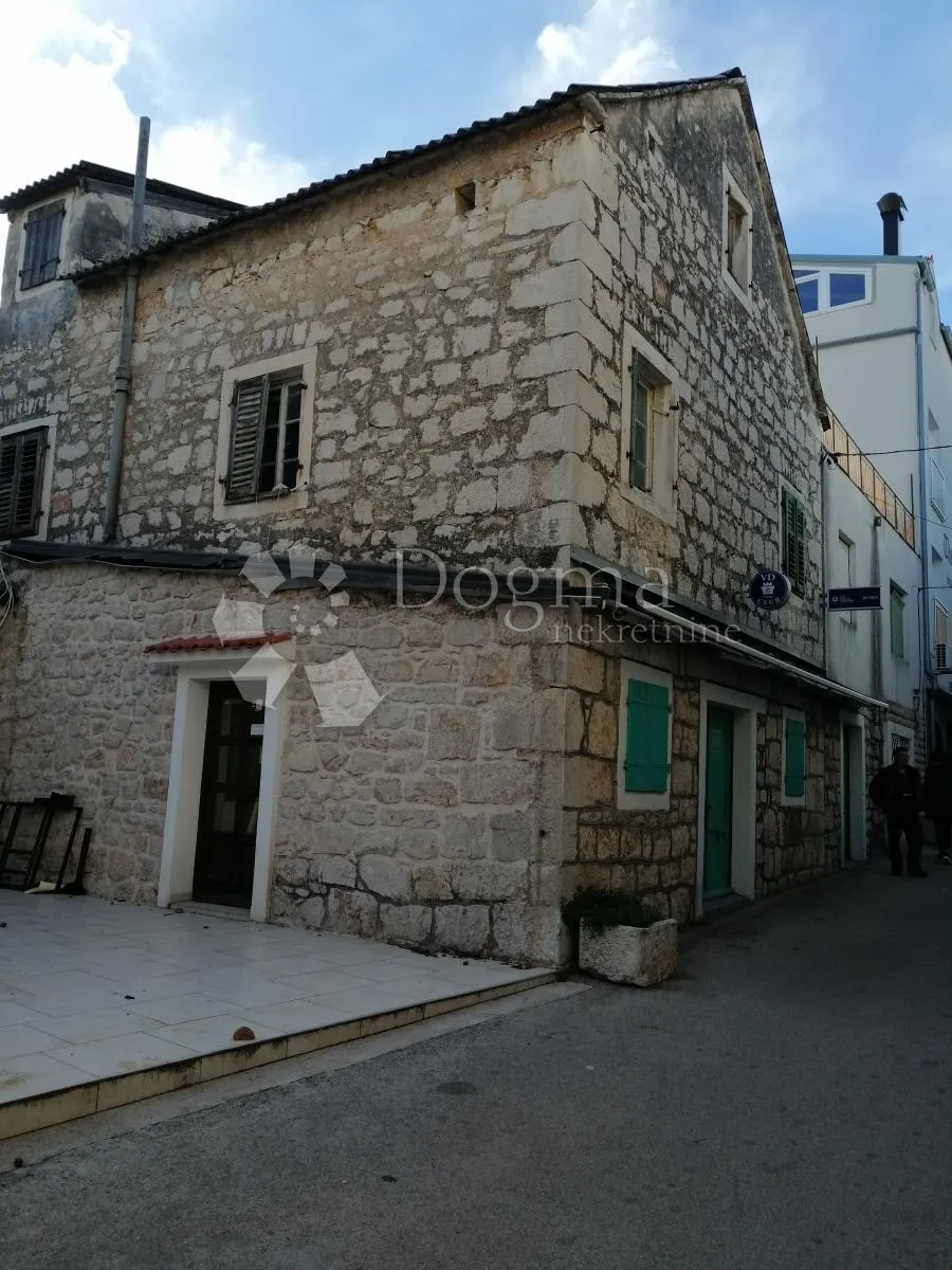 vodice - kuća i poslovni prostor u centru blizu mora - slika 1