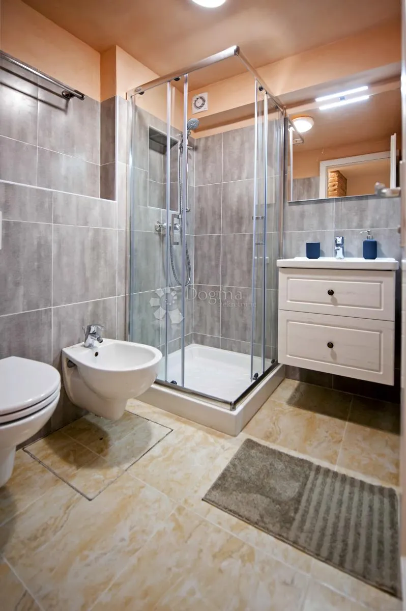 rovinj - sniženo! kuca s 3 apartmana u srcu starog grada - slika 21