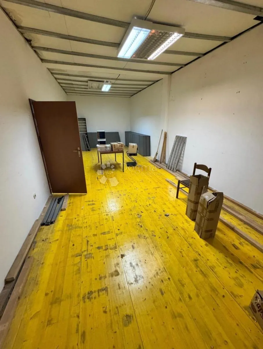 skladišni prostor - dicmo, prisoje 1700 m2 - slika 3