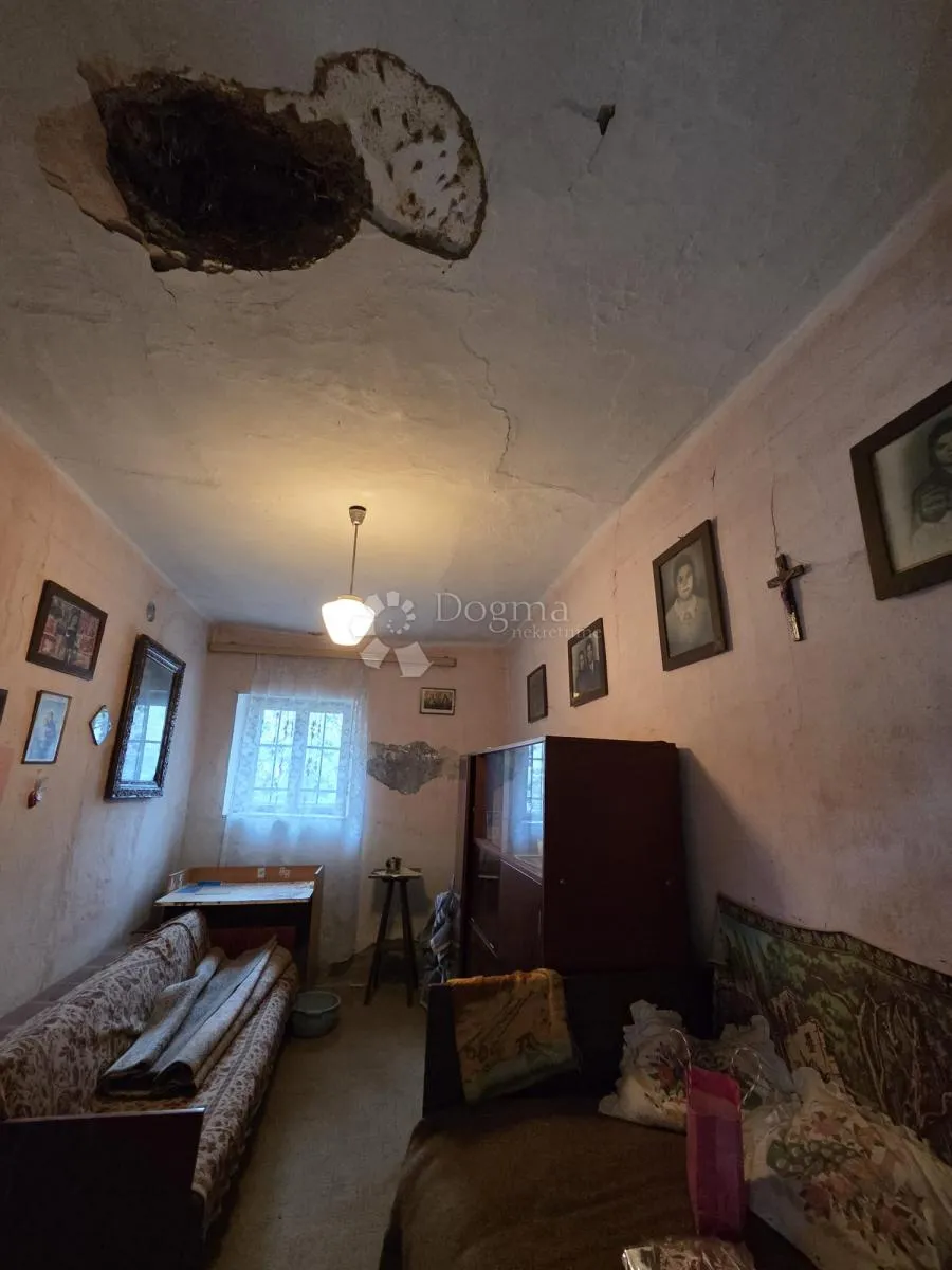 kuća s gospodarskim zgradama – odlična lokacija - slika 17