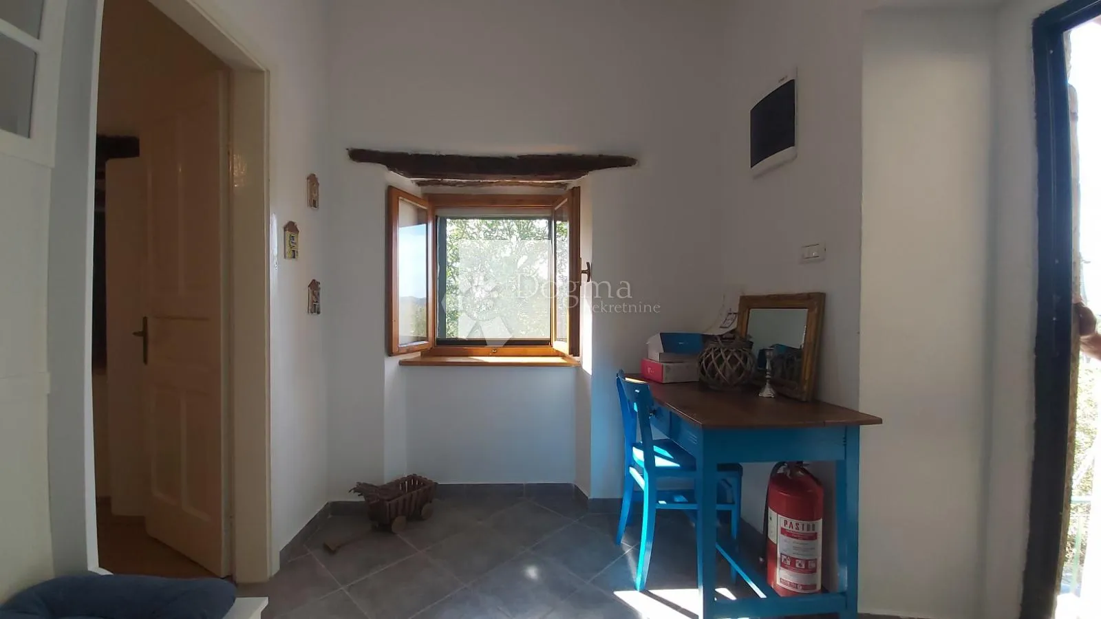 šarmantna kuća u zelenoj istri - slika 13