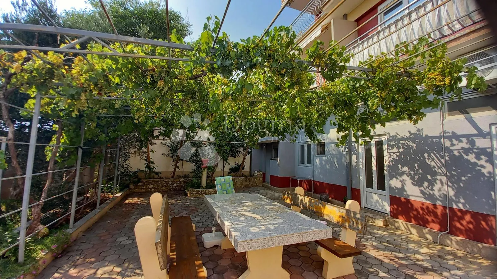 apartmanska kuća sa velikom okućnicom - slika 29