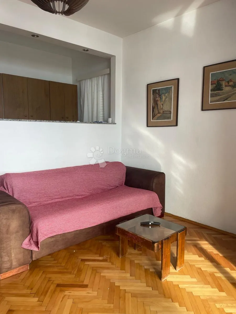 senj, kuća s dva stana i okućnicom. - slika 15