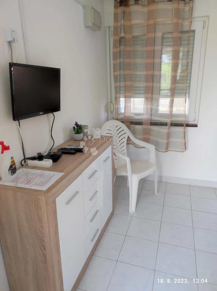 objekt sa tri zasebna apartmana, tražena lokacija kraj mora - slika 10
