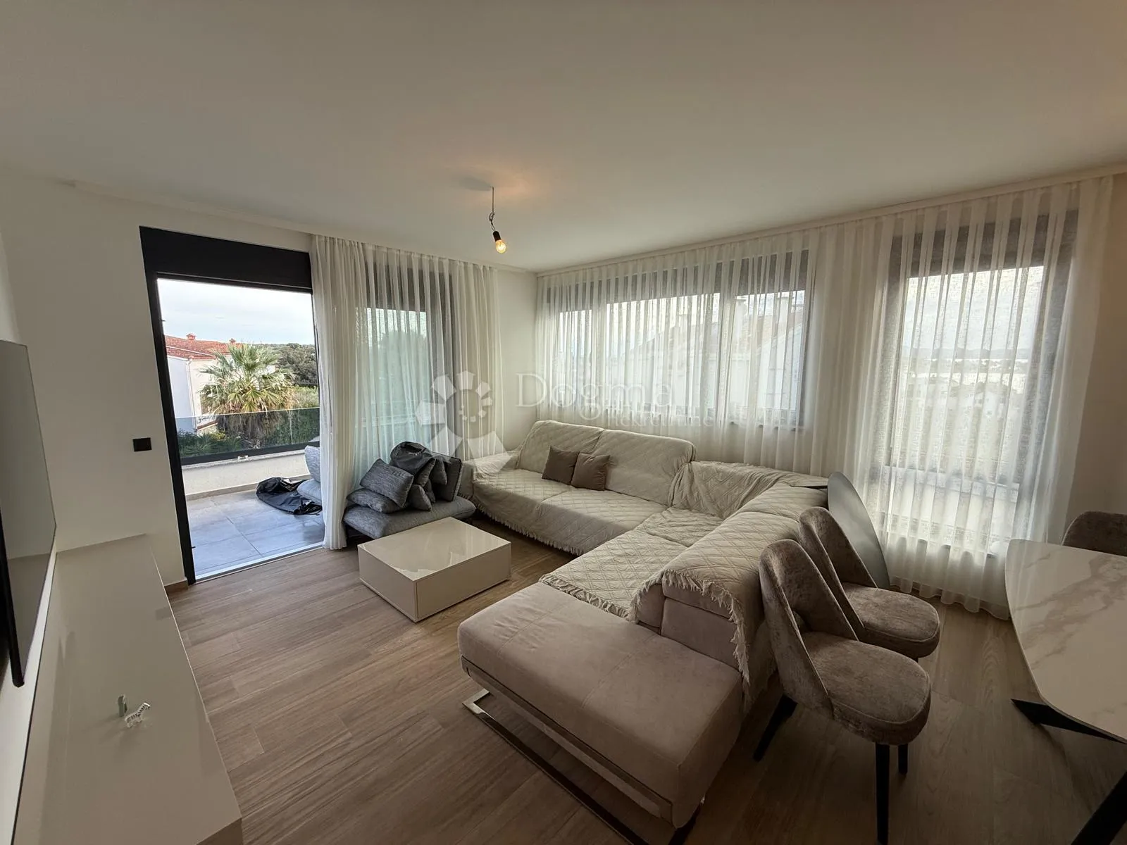luksuzan namješten penthouse s pogledom na more - slika 5