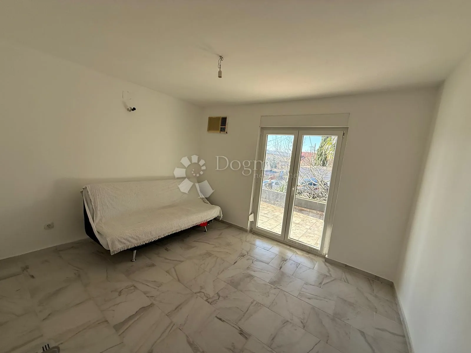 apartman s dvje terase i pogledom na more - slika 9