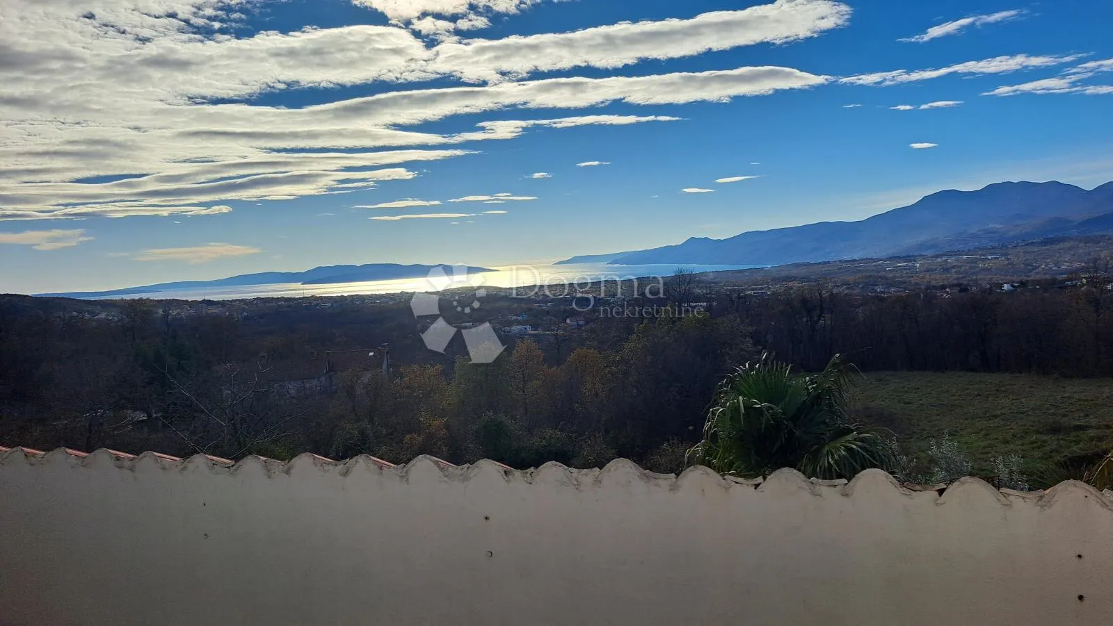 samostojeća kuća s velikom okućnicom, pogled! - slika 9