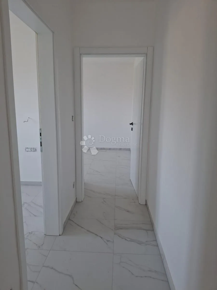 apartman u kvalitetnoj novogradnji u barbatu blizu mora - slika 3
