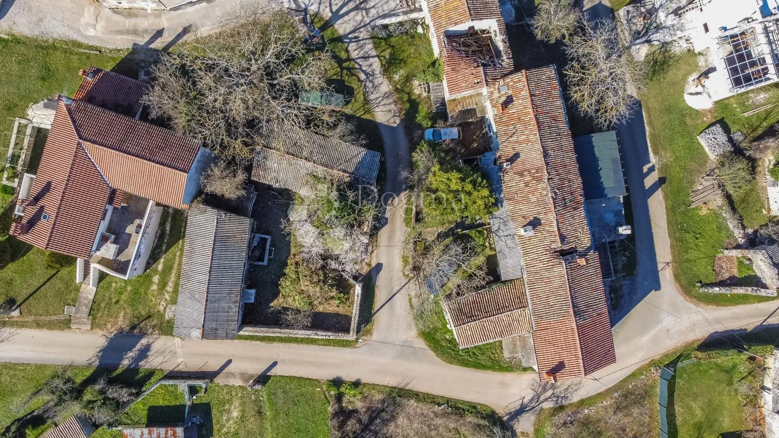 kuća sa gospodarskim objektom za adaptaciju u središnjoj istri - slika 24