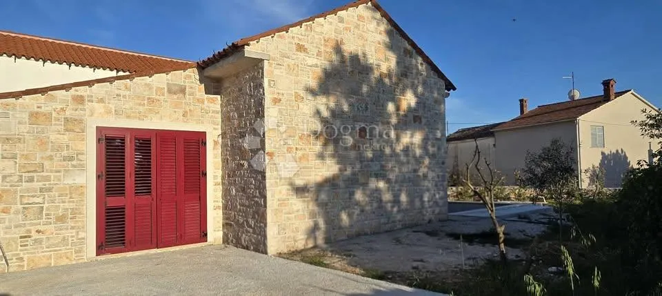 moderna kamena kuća s bazenom - svetvinčenat - slika 3