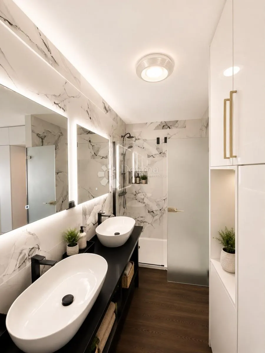 prestižna adresa punta skala (petrčane) 70 m od mora, renoviran stan 77m2 - slika 20