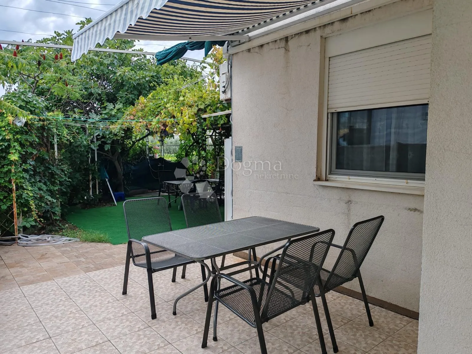 vodice-srima apartman 2.red od mora, privatni vrt+pm - slika 12