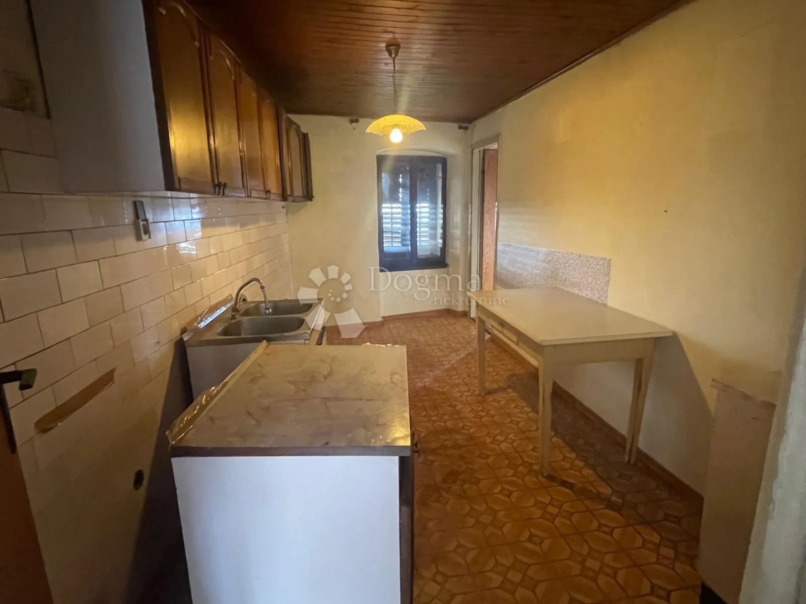 buje, kuća sa predivnim pogledom za renovaciju - slika 3