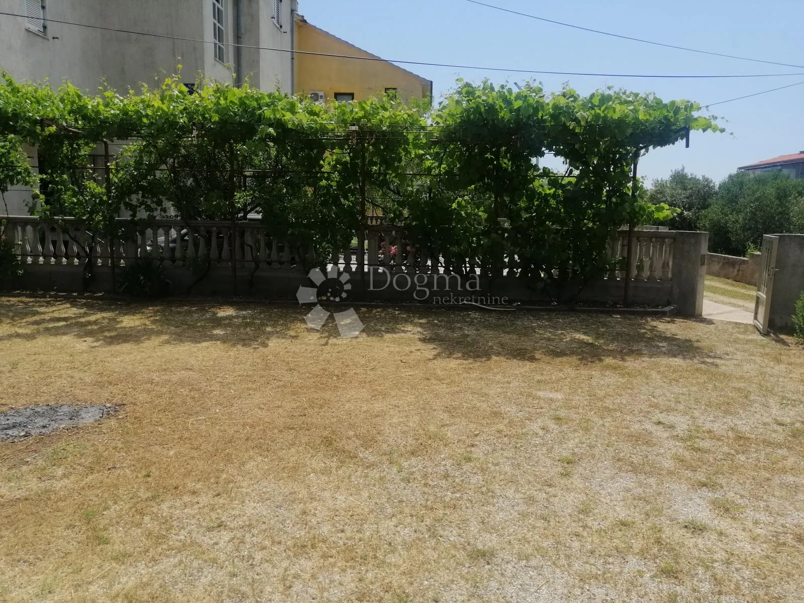 tribunj - kuća s 9 apartmana + građevinska parcela 418 m2 - slika 15