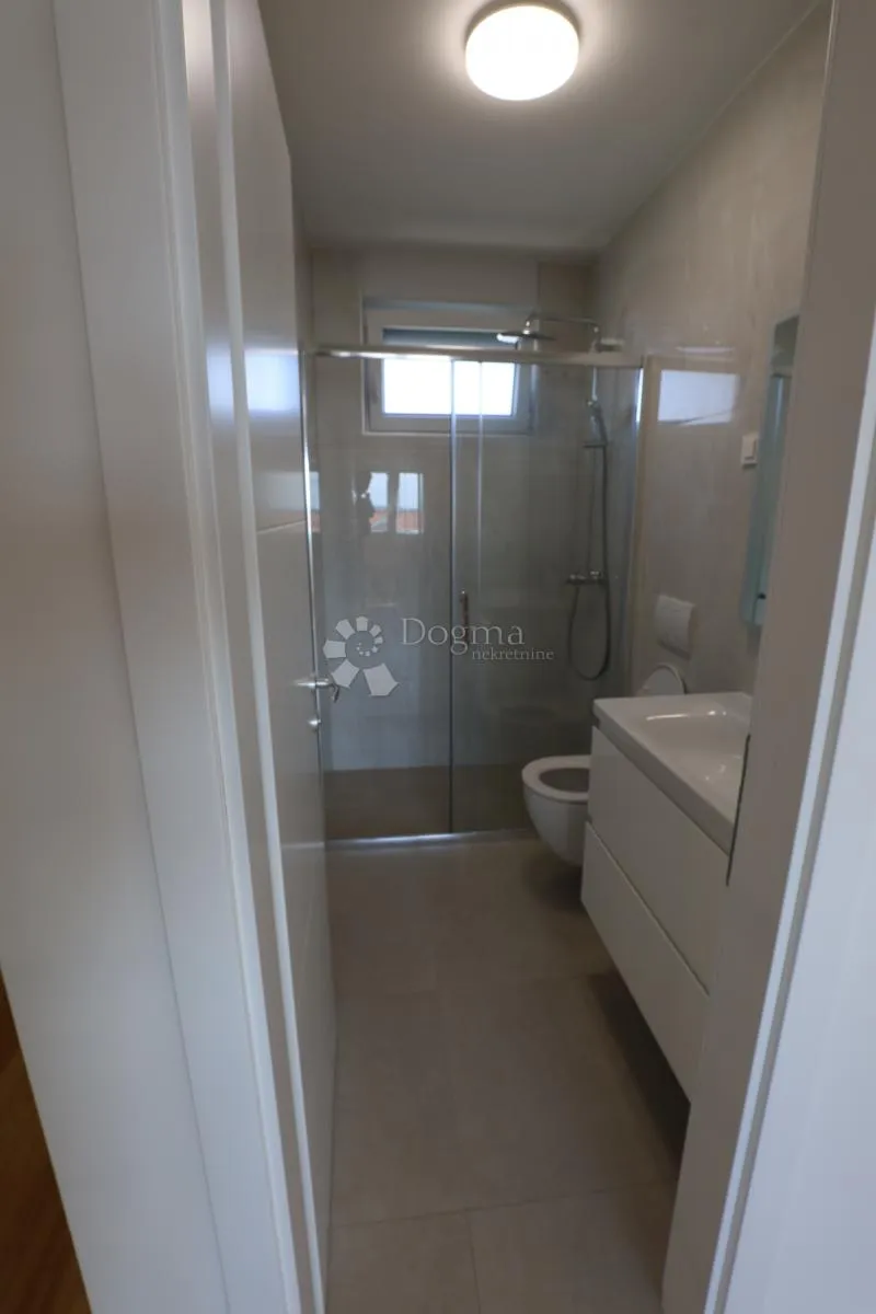 useljivi apartman kraj mora - slika 9
