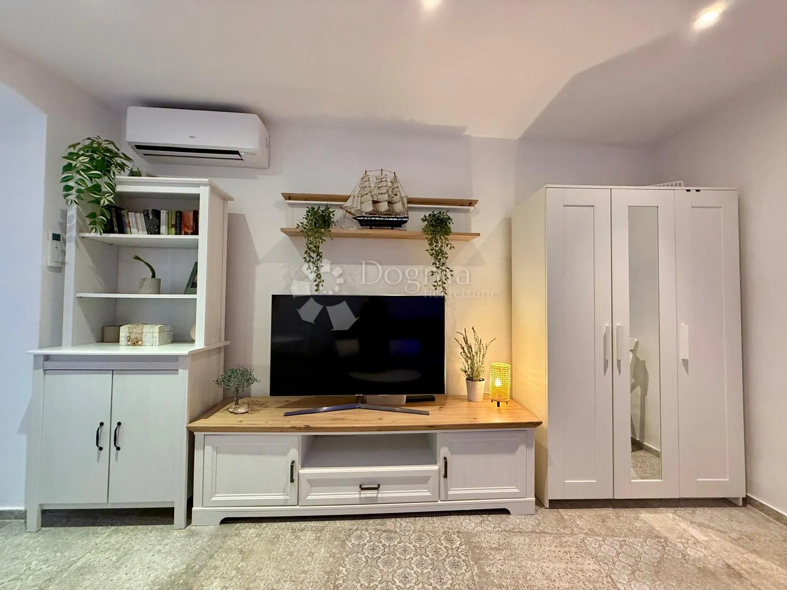 rustikalni studio apartman koji osvaja na prvi pogled – spoj topline, elegancije i mediteranskog šarma - slika 2