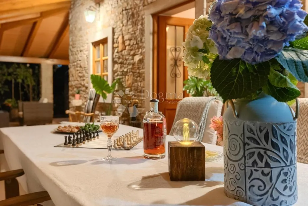 tradicionalna kamena kuća s konobom i maslinikom - slika 41