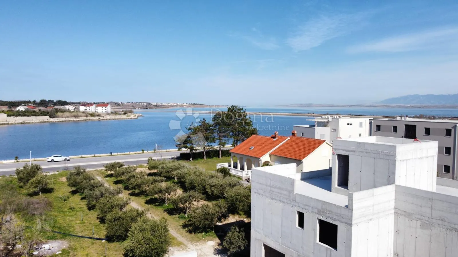 troetažni duplex s privatnom krovnom terasom i bazenom – 50 m od mora, nin - slika 3