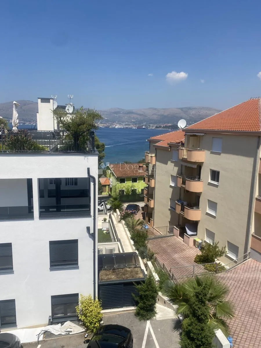 čiovo-kuća s 3 apartmana i bazenom - slika 15