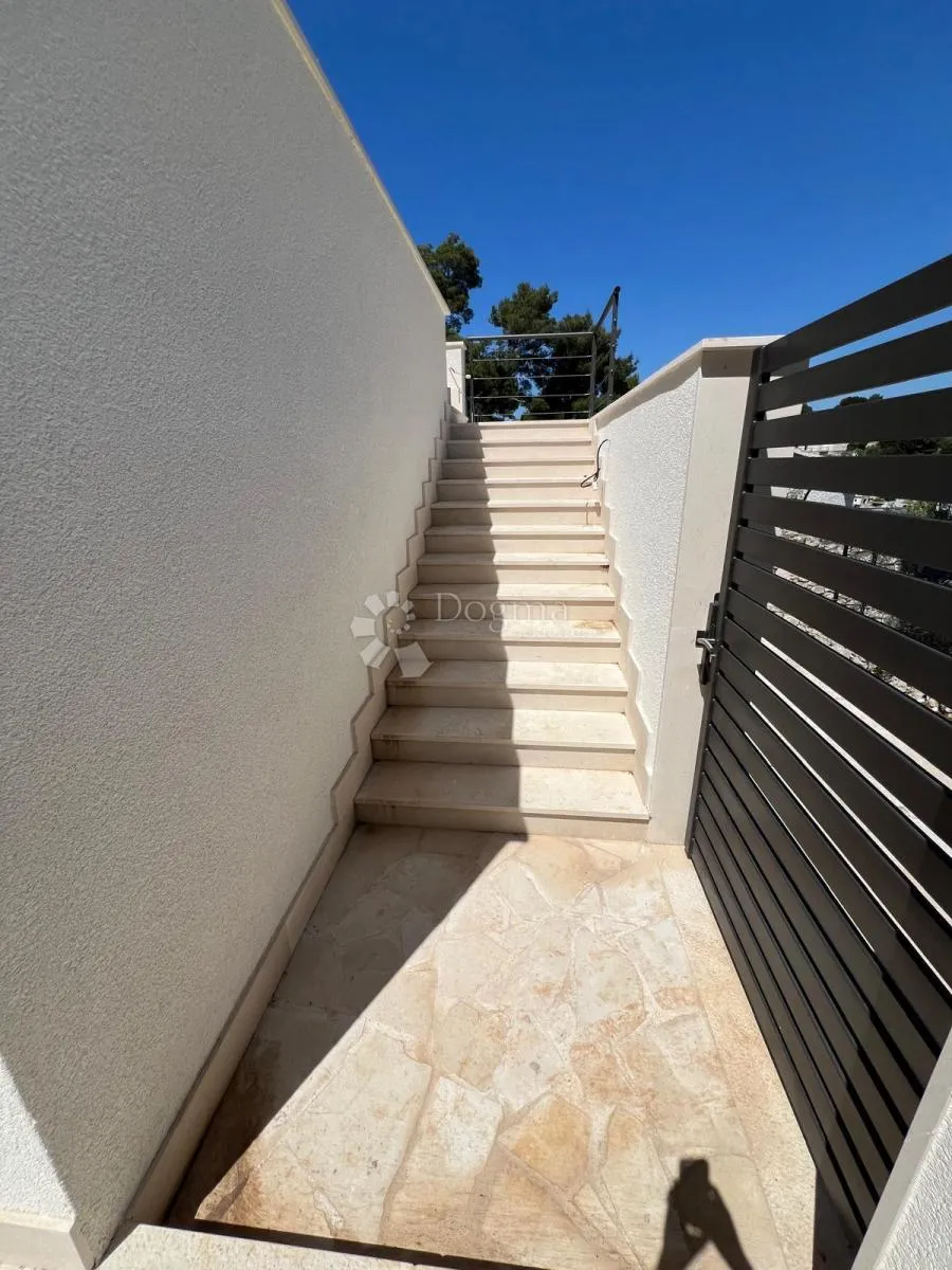drugačija vila s bazenom, brač, bobovišća - slika 16