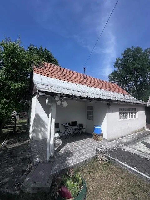 kuća sa 2 pomoćna objekta perušić konjsko brdo - slika 2
