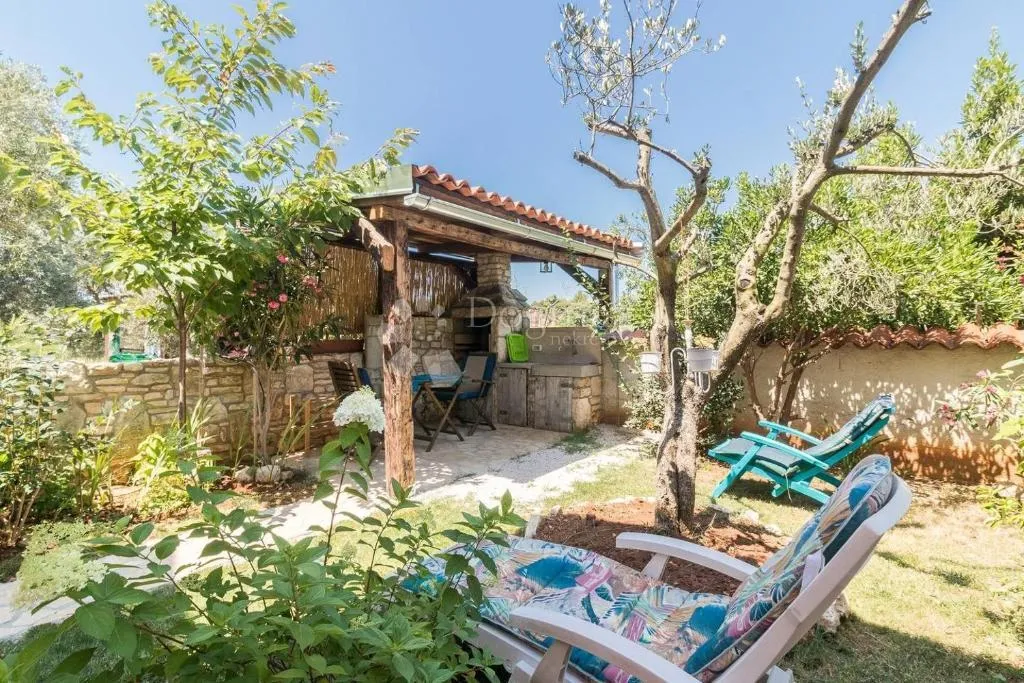 ekskluzivno! apartmanska vila u blizini mora - slika 32