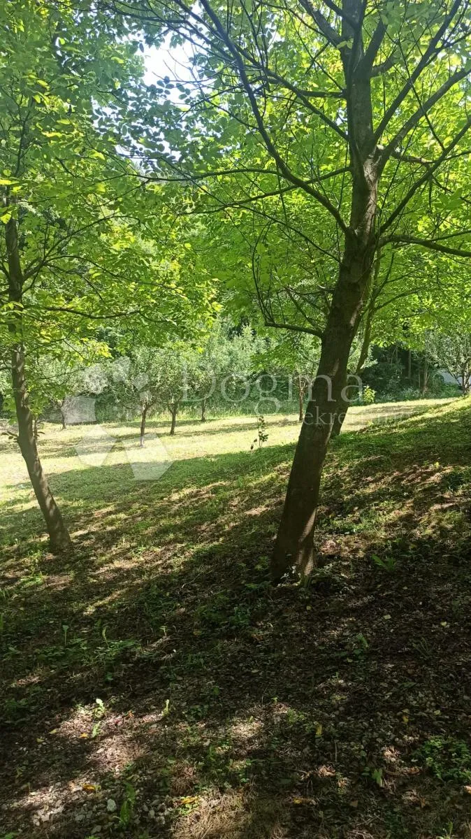 zemljište sa kućicom i spremištem, te wc-om nadomak zaboka - slika 34