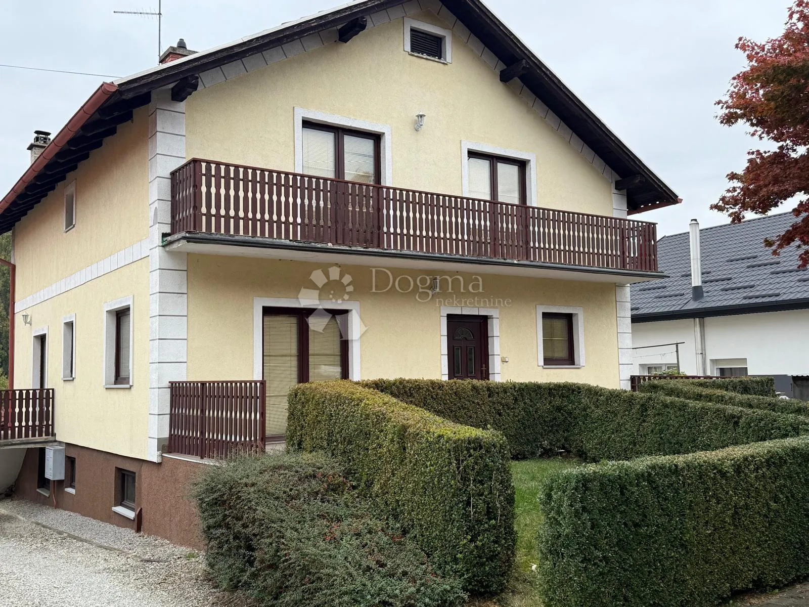 imanje u čalincu s romantičnom kurijom i modernom kućom - slika 12