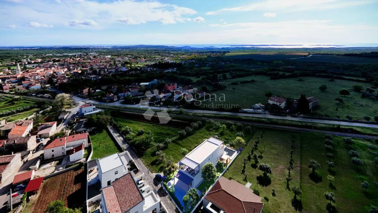 dvije ville s 2 bazena, pogled na more!!! - slika 11