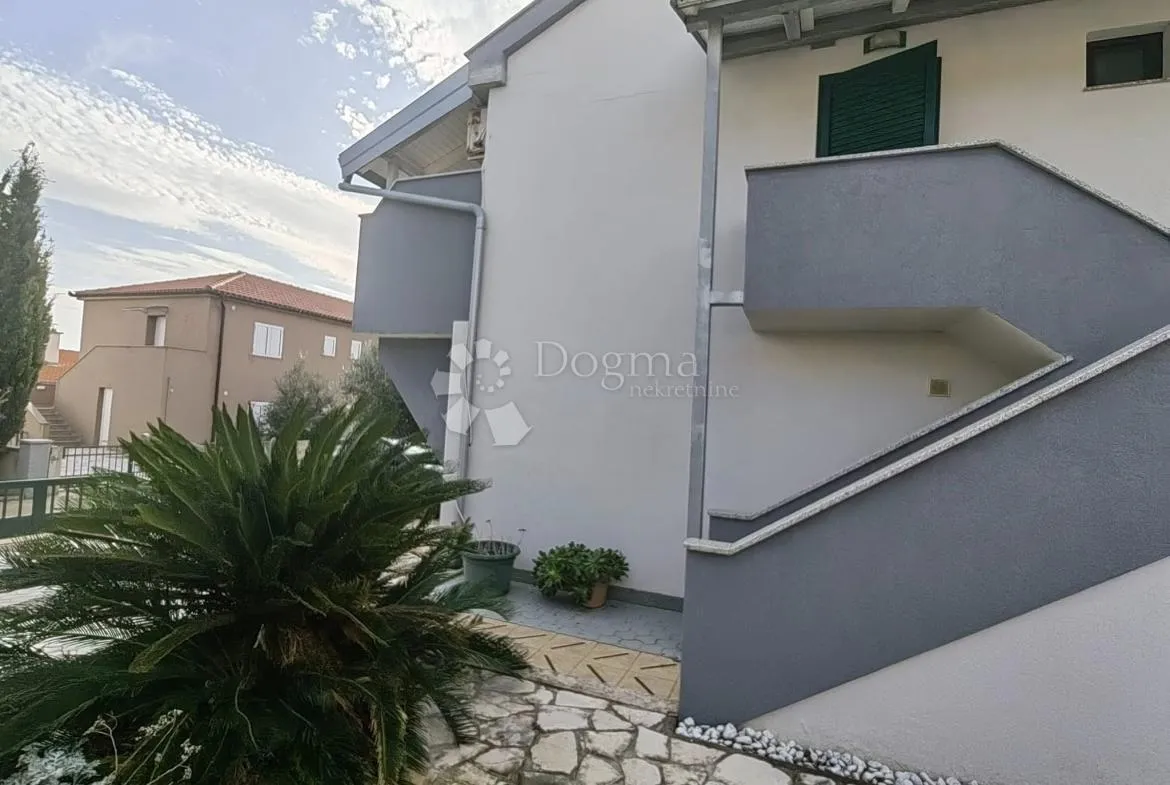 prodaje se apartmanska kuća na otoku viru!! - slika 6