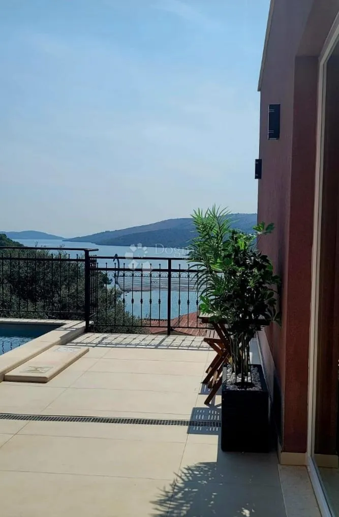vila u marini za dugoročni najam - slika 12