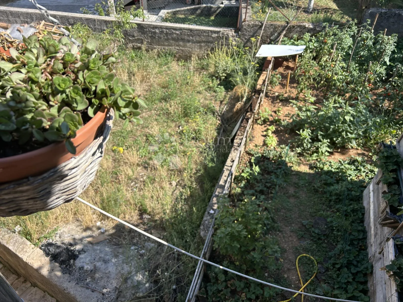 marinići kuća sa tri stana i garaža - slika 21