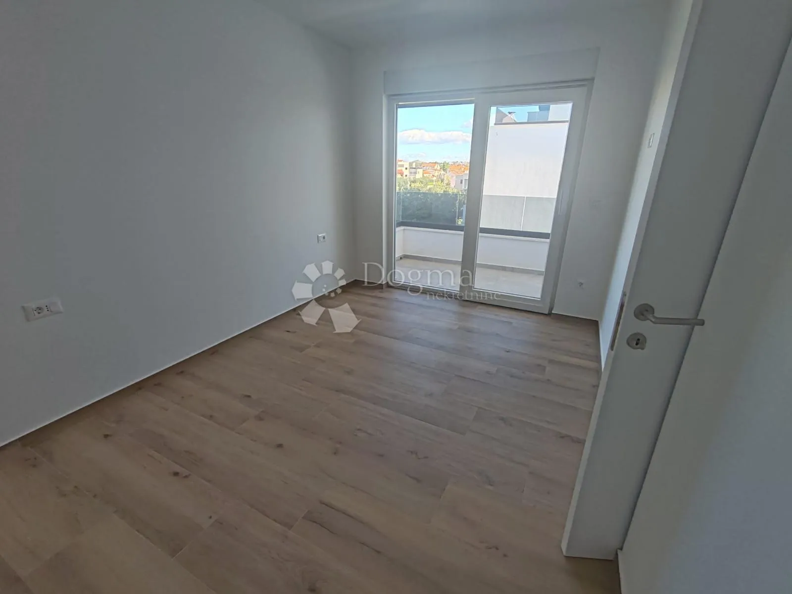 vodice - novoizgrađena, atraktivna kuća s bazenom - slika 30