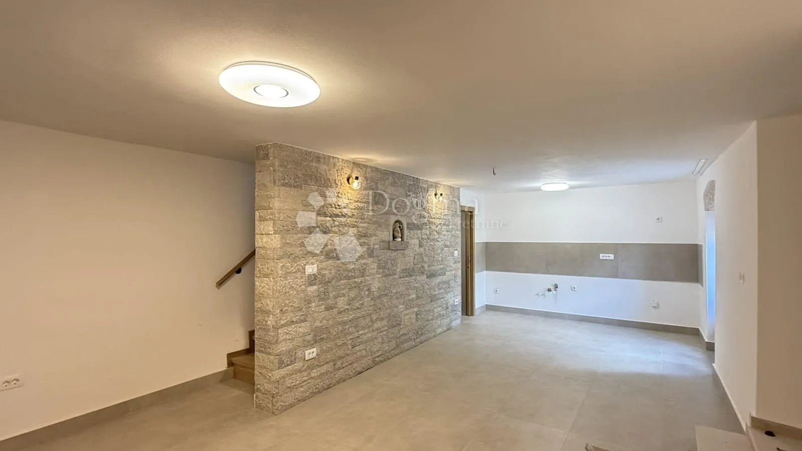 prekrasna renovirana kamena kuća - slika 4