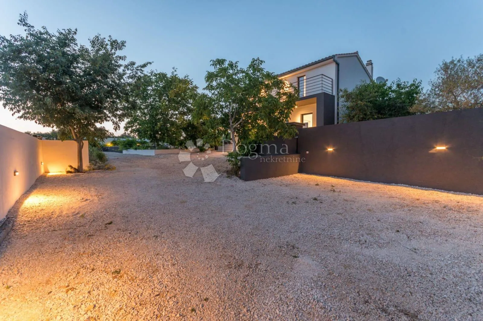 vila s bazenom i velikim maslinikom, crno - zadar! - slika 21